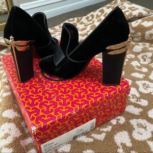 Tory Burch Jezebel 105MM Blk /Gold Velvet Pump 8.5